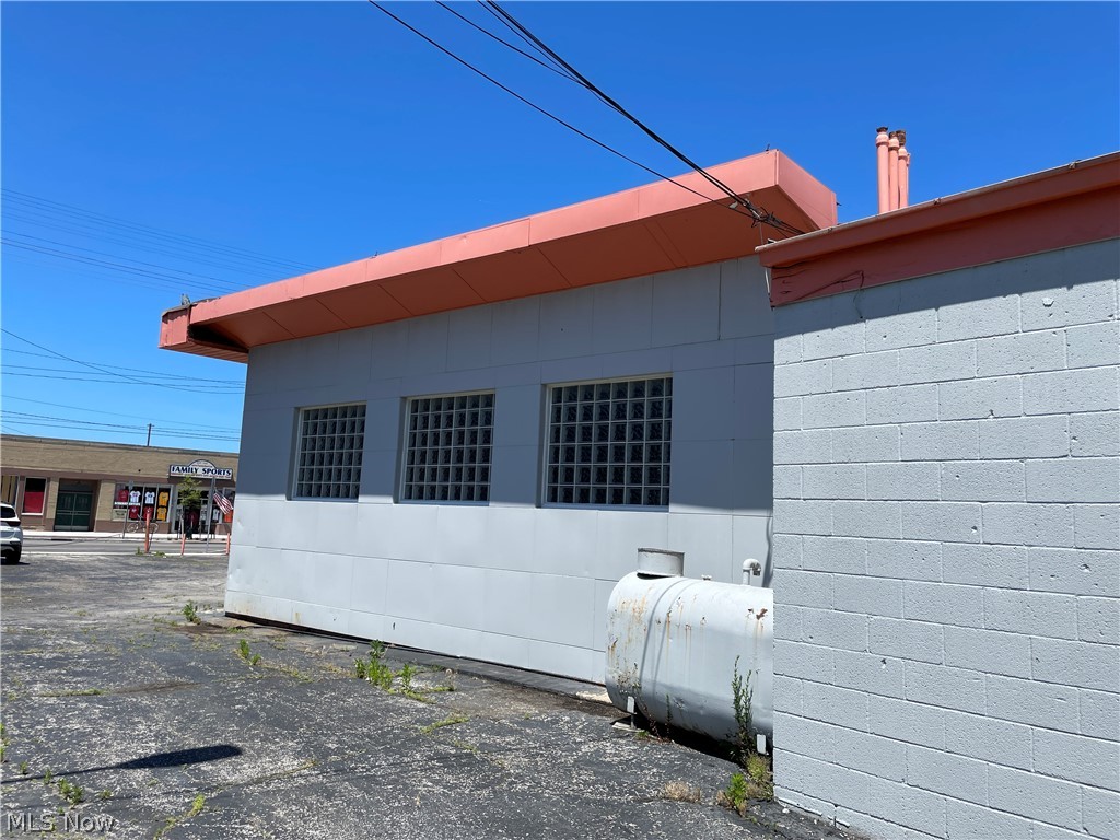 751 E 185th Street Cleveland OH 44119