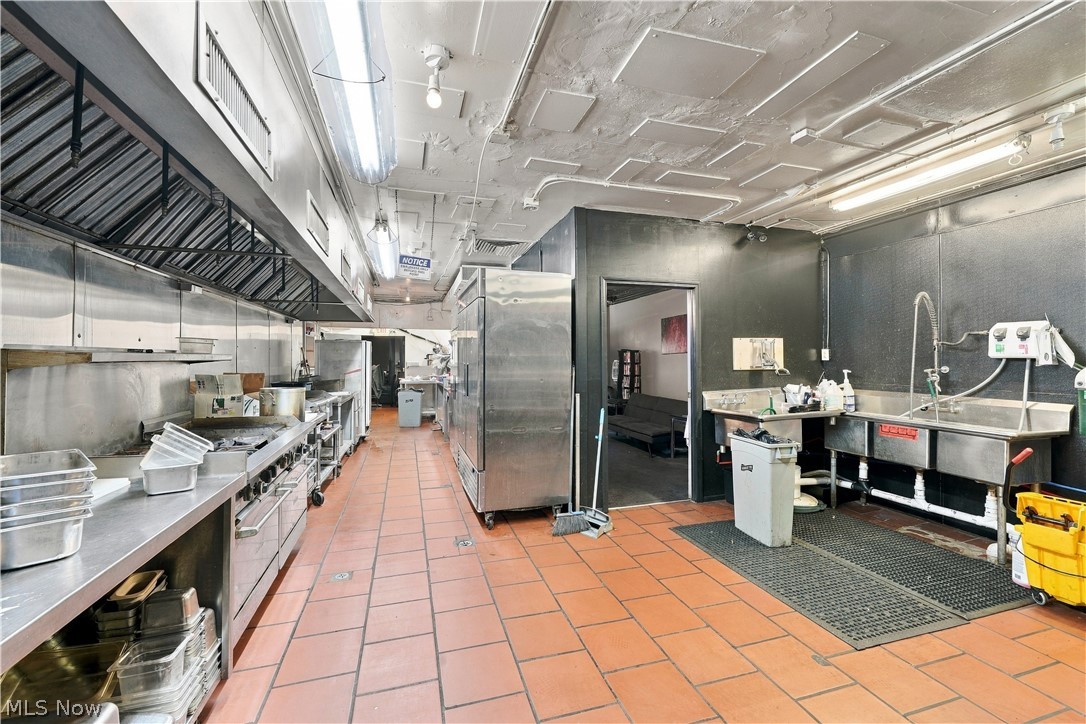 1305 E Tallmadge Avenue Akron OH 44310