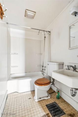 70 Park Avenue SE Carrollton OH 44615