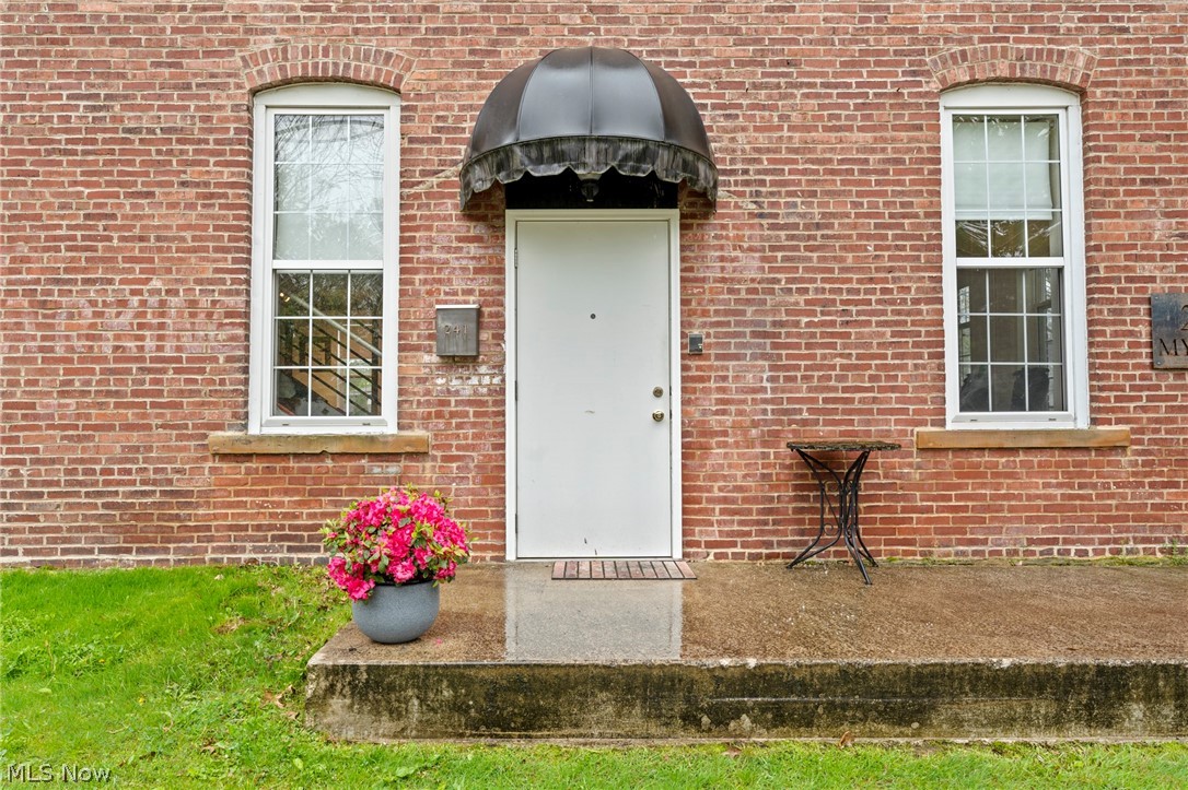 241 Myrtle Street Ravenna OH 44266