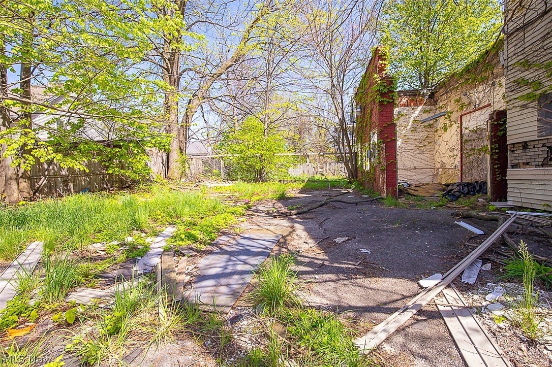 1054 E 71st Street Cleveland OH 44103
