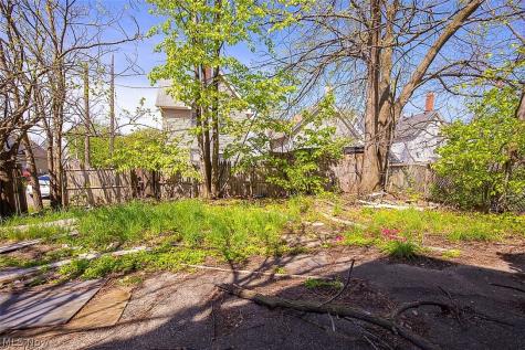 1054 E 71st Street Cleveland OH 44103