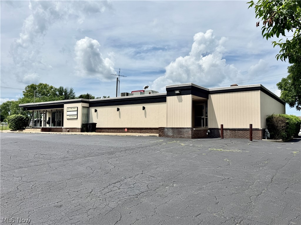2900 Elm Road NE Warren OH 44483