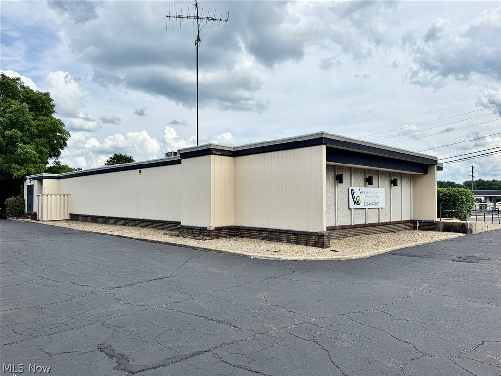 2900 Elm Road NE Warren OH 44483