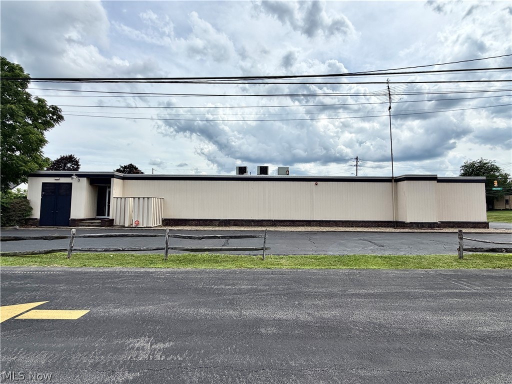 2900 Elm Road NE Warren OH 44483