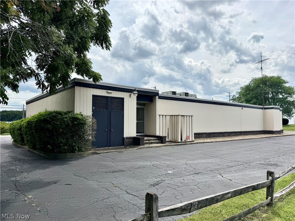2900 Elm Road NE Warren OH 44483