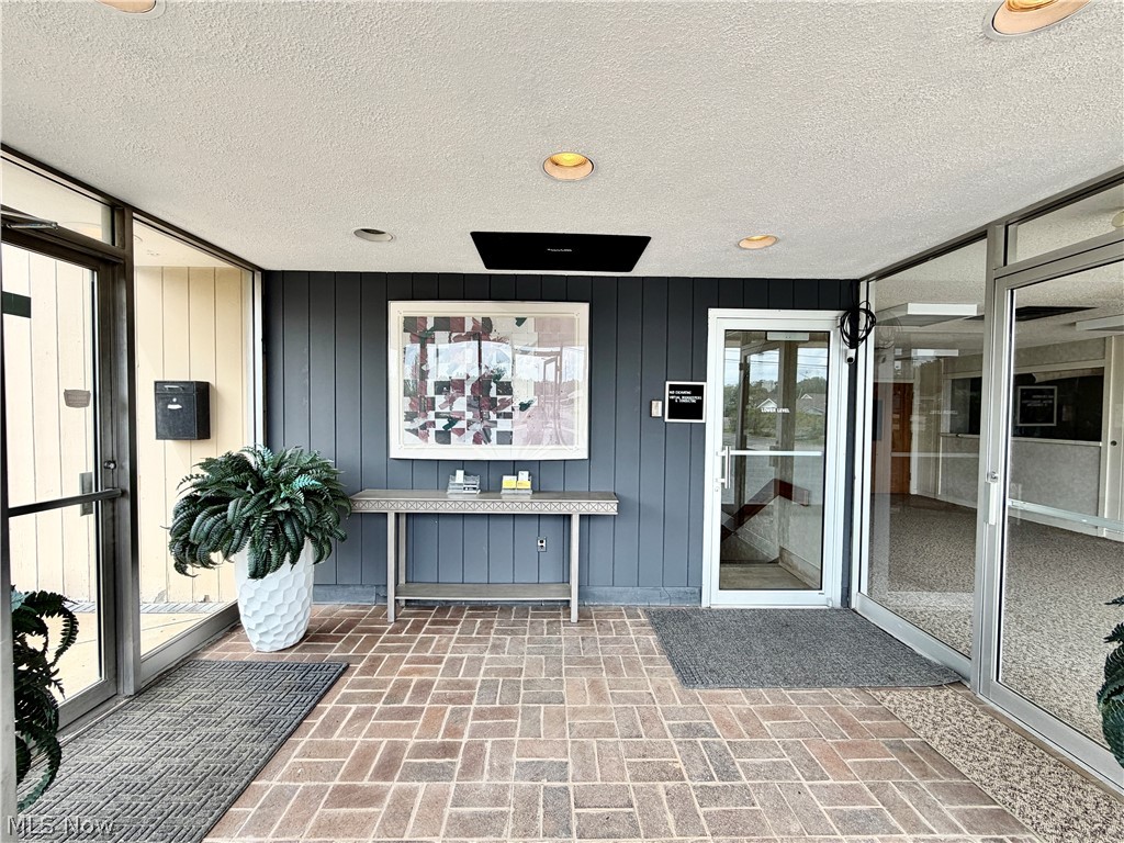 2900 Elm Road NE Warren OH 44483