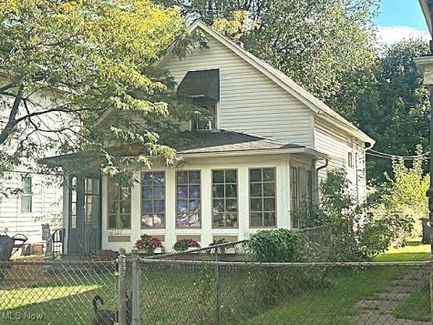 6812 Lawn Avenue Cleveland OH 44102