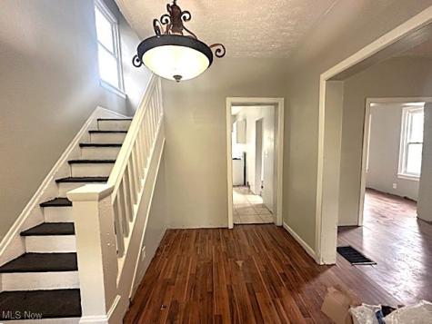 6812 Lawn Avenue Cleveland OH 44102