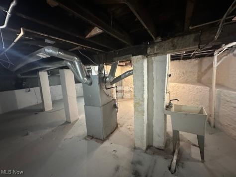 6812 Lawn Avenue Cleveland OH 44102