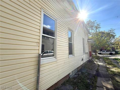 6812 Lawn Avenue Cleveland OH 44102