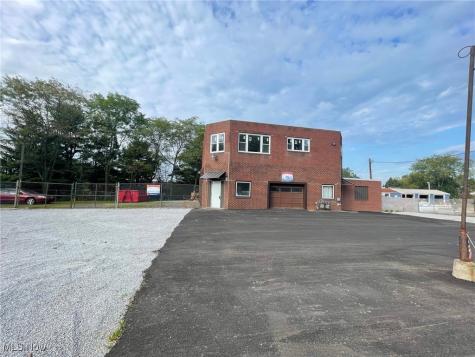 2627 Waynesburg Drive SE Canton OH 44707