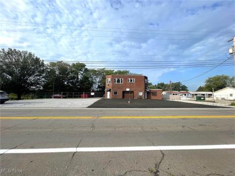 2627 Waynesburg Drive SE Canton OH 44707