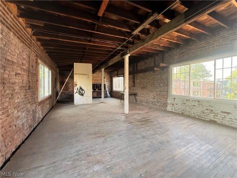1497 Coutant Avenue Lakewood OH 44107
