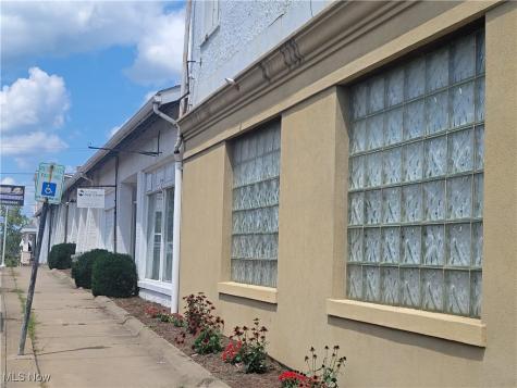 W Warren & S Main Street Cadiz OH 43907