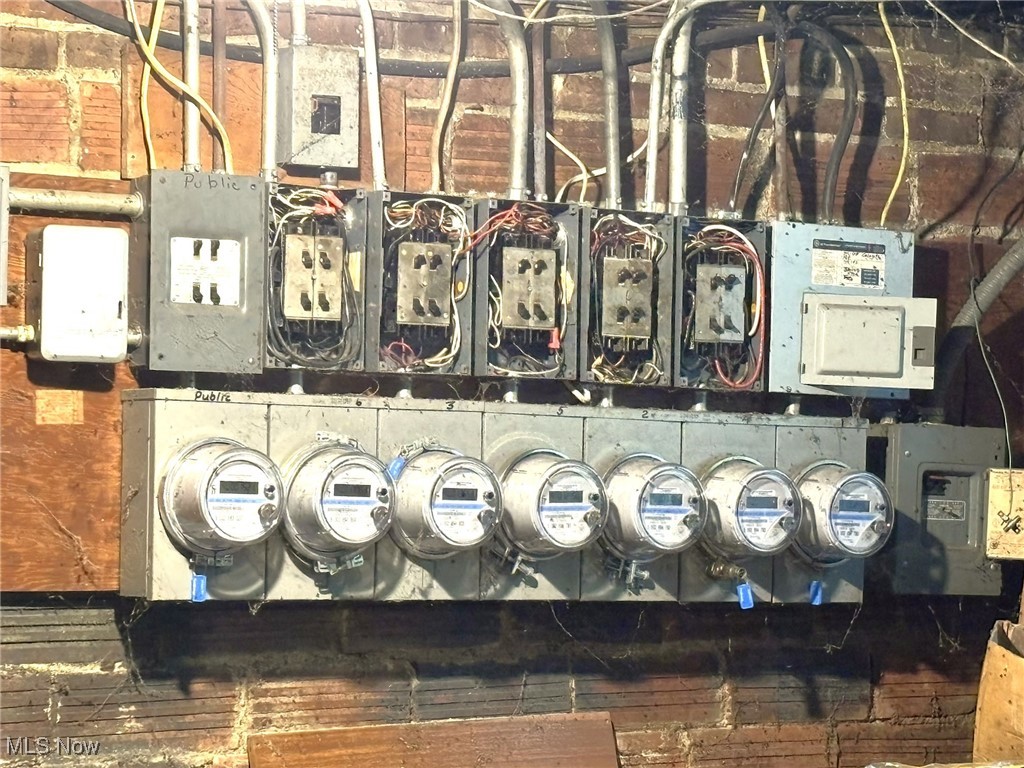 1675 Carlyon Road East Cleveland OH 44112