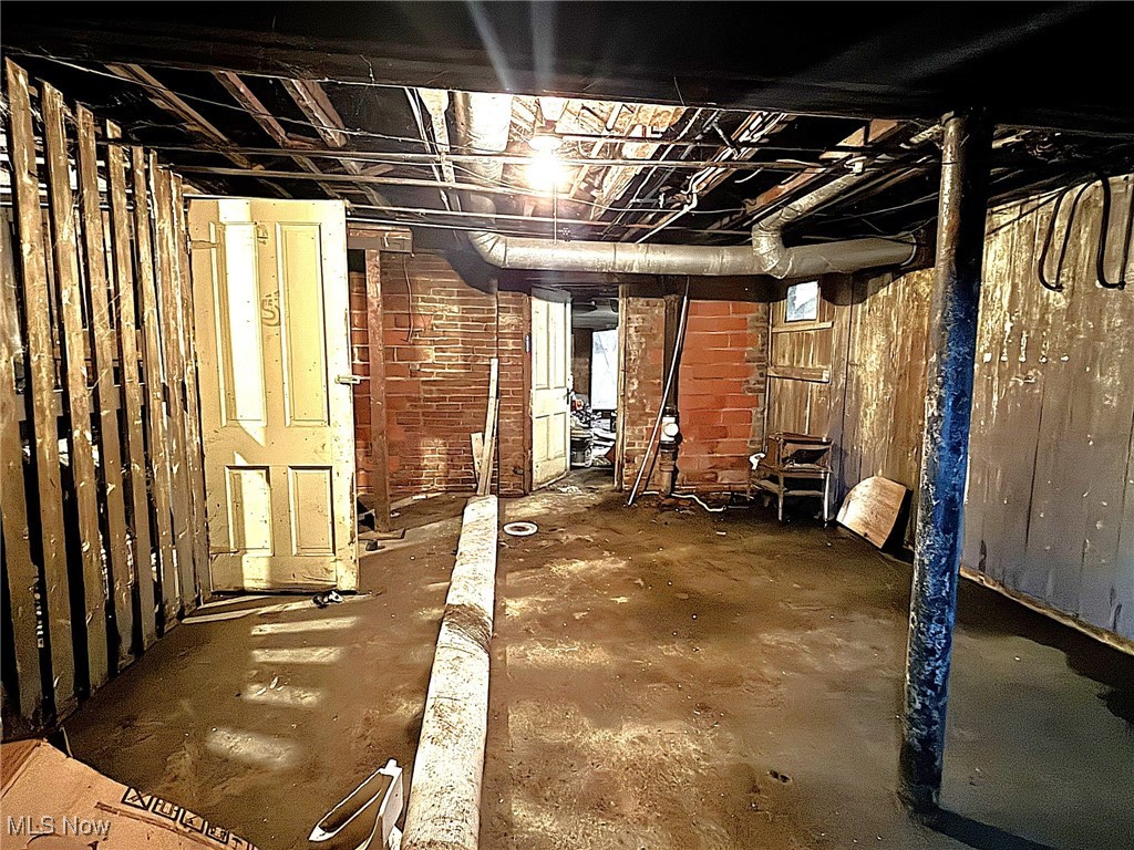 1675 Carlyon Road East Cleveland OH 44112