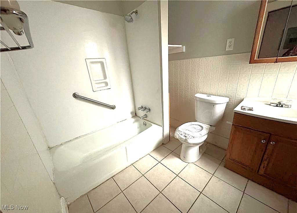 1675 Carlyon Road East Cleveland OH 44112