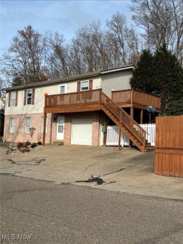 527 Ridge Avenue NE New Philadelphia OH 44663