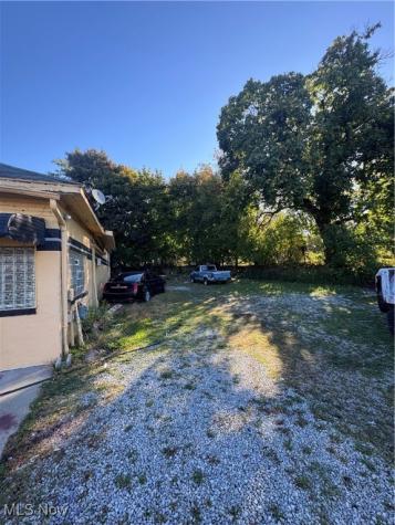 1379 S Main Street Akron OH 44301