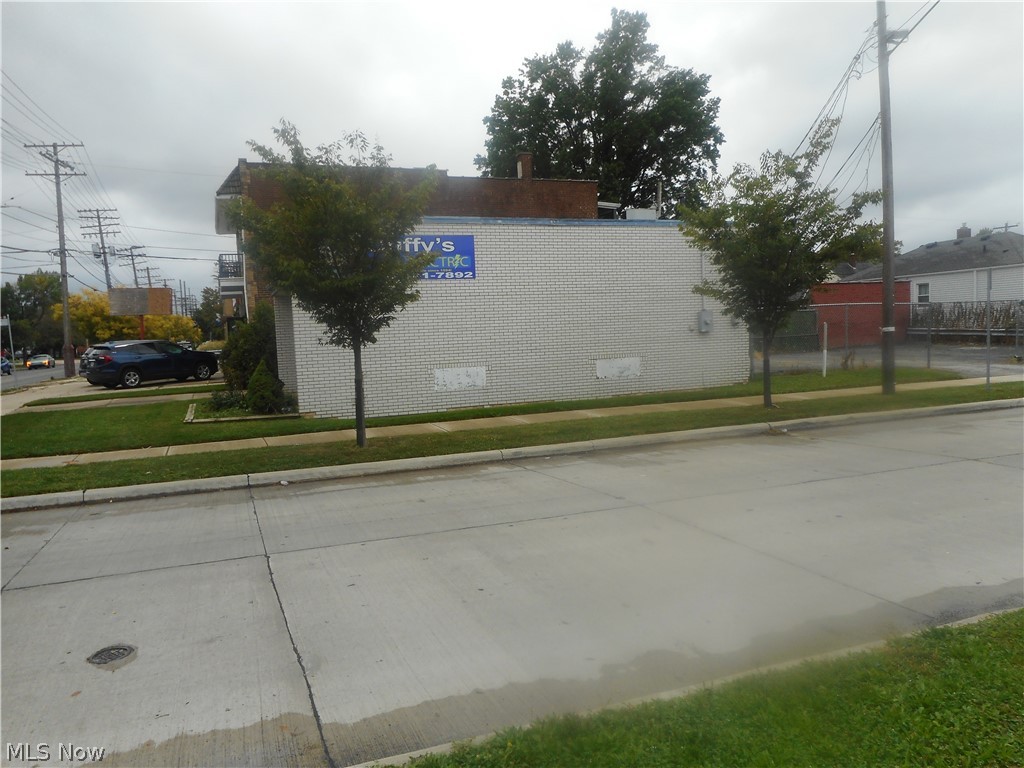 554 E 200 Street Euclid OH 44119