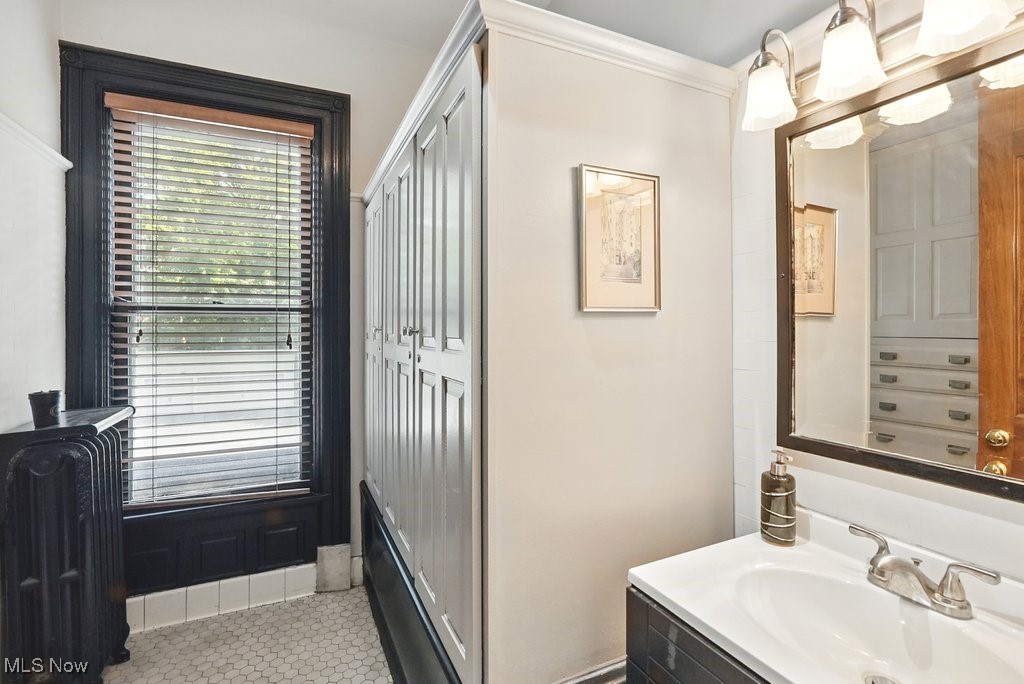 697 W Market Street Akron OH 44303