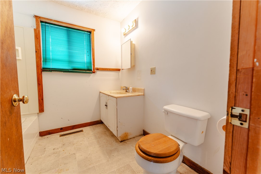 4915 Old Route 39 NW Dover OH 44622