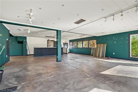 5199 Mayfield Road Lyndhurst OH 44124