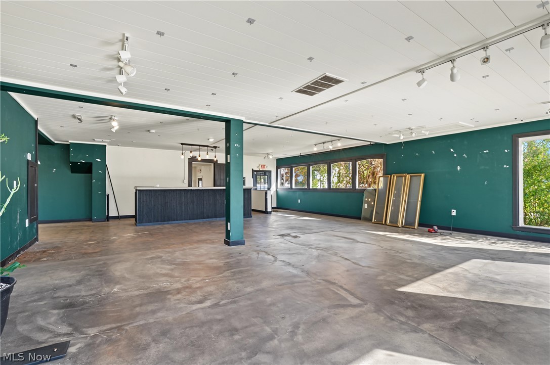 5199 Mayfield Road Lyndhurst OH 44124
