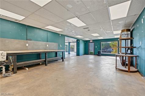 5199 Mayfield Road Lyndhurst OH 44124