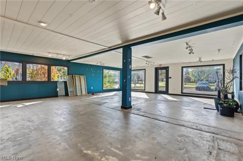 5199 Mayfield Road Lyndhurst OH 44124