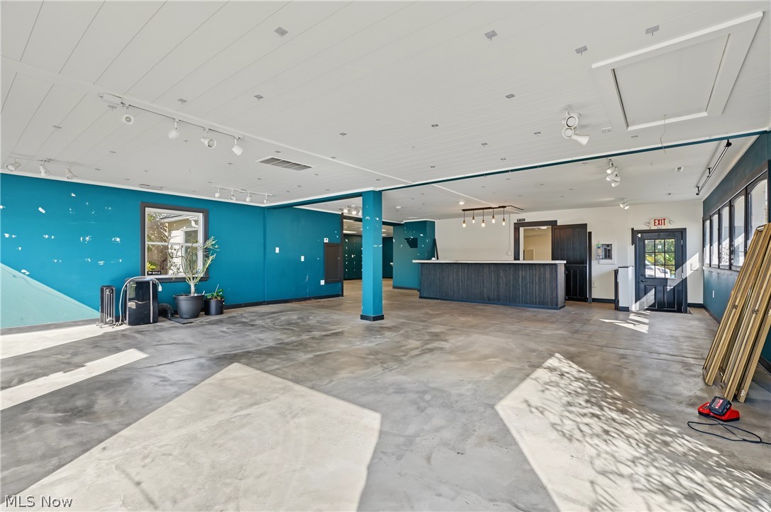 5199 Mayfield Road Lyndhurst OH 44124