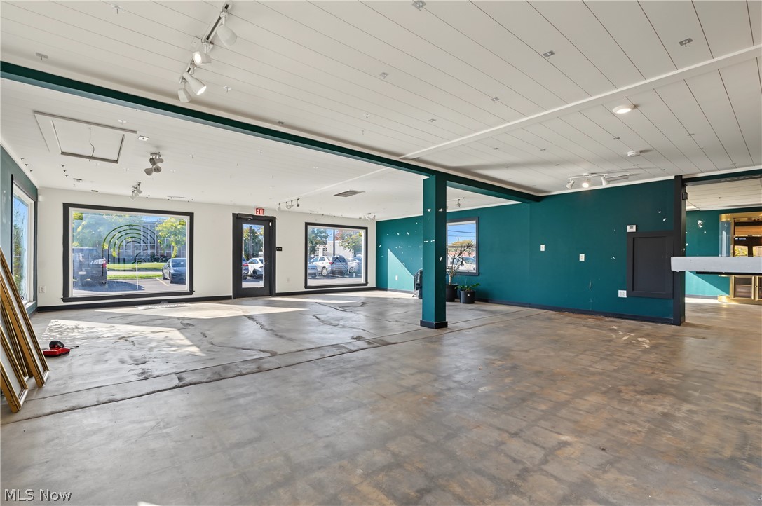 5199 Mayfield Road Lyndhurst OH 44124