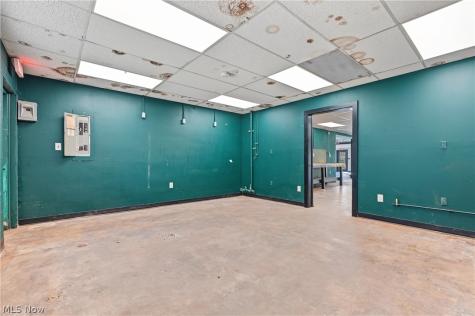 5199 Mayfield Road Lyndhurst OH 44124