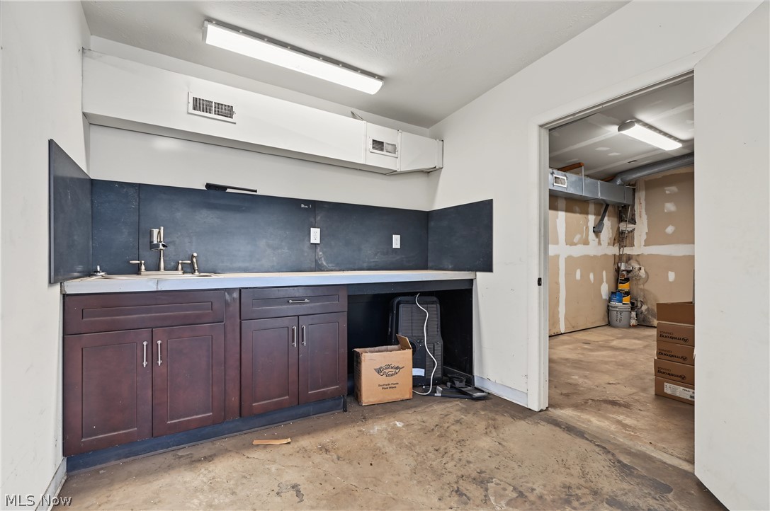 5199 Mayfield Road Lyndhurst OH 44124