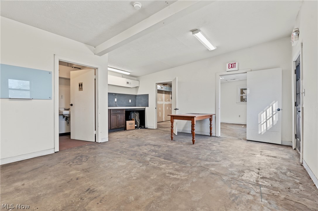 5199 Mayfield Road Lyndhurst OH 44124