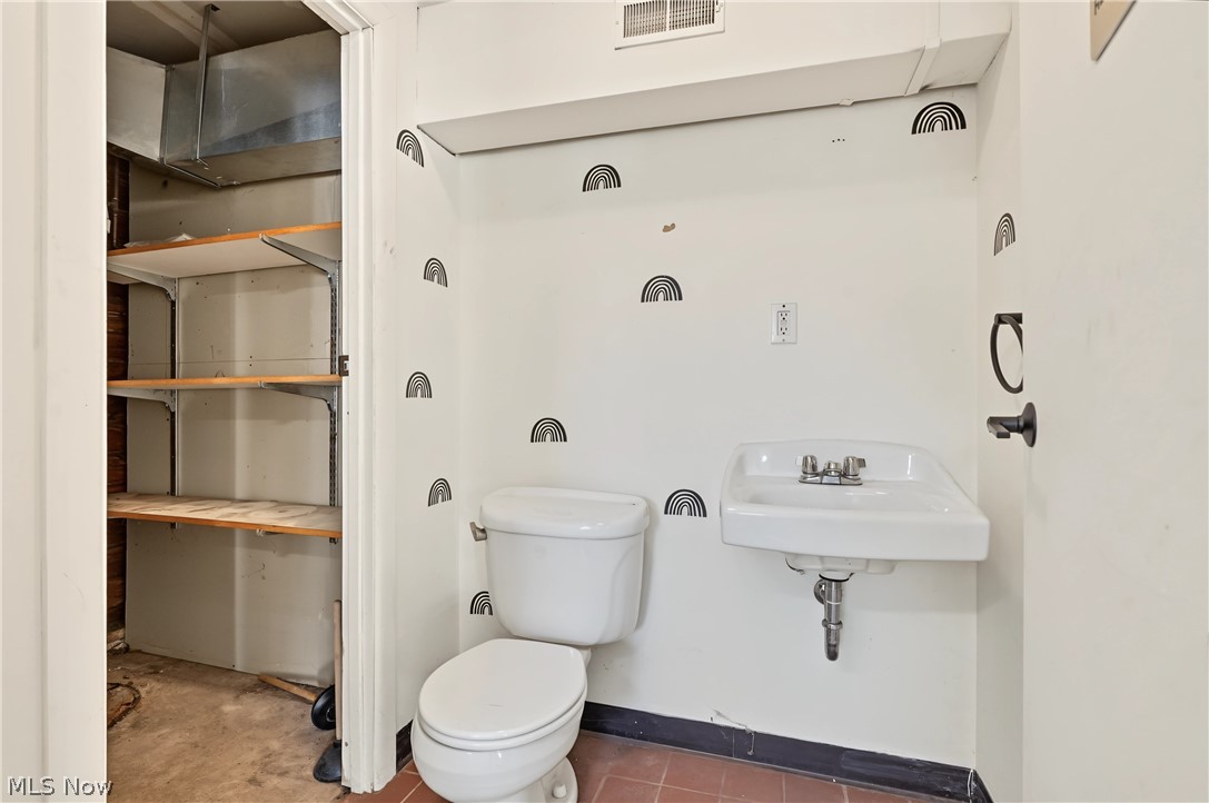 5199 Mayfield Road Lyndhurst OH 44124