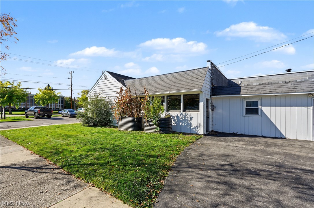 5199 Mayfield Road Lyndhurst OH 44124