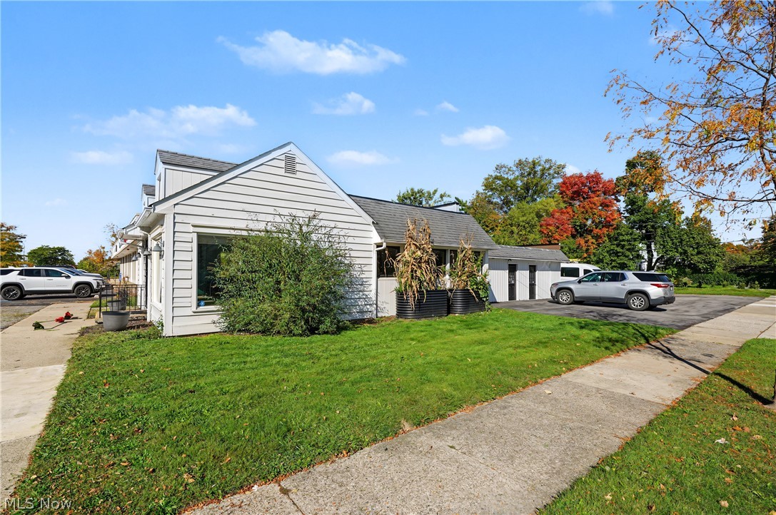 5199 Mayfield Road Lyndhurst OH 44124