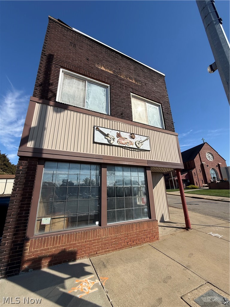 101 N State Street Girard OH 44420