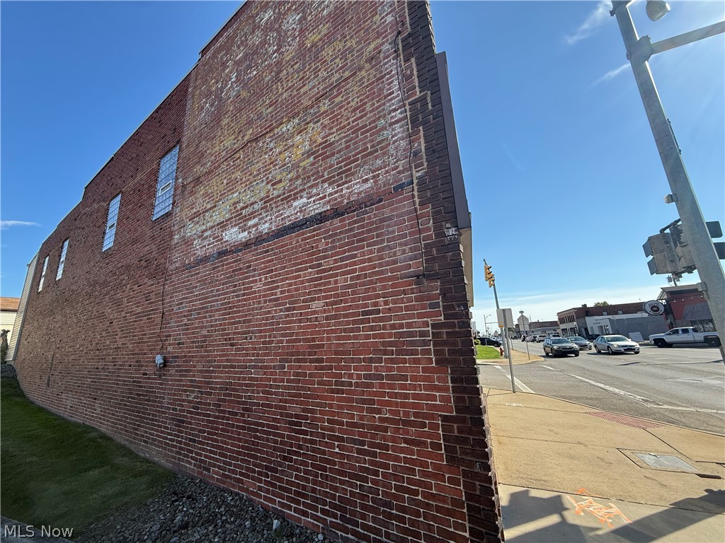 101 N State Street Girard OH 44420