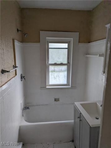 1874 Marloes Avenue East Cleveland OH 44112