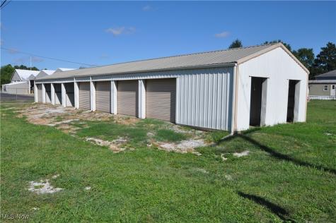 686 Buckeye Street Coshocton OH 43812