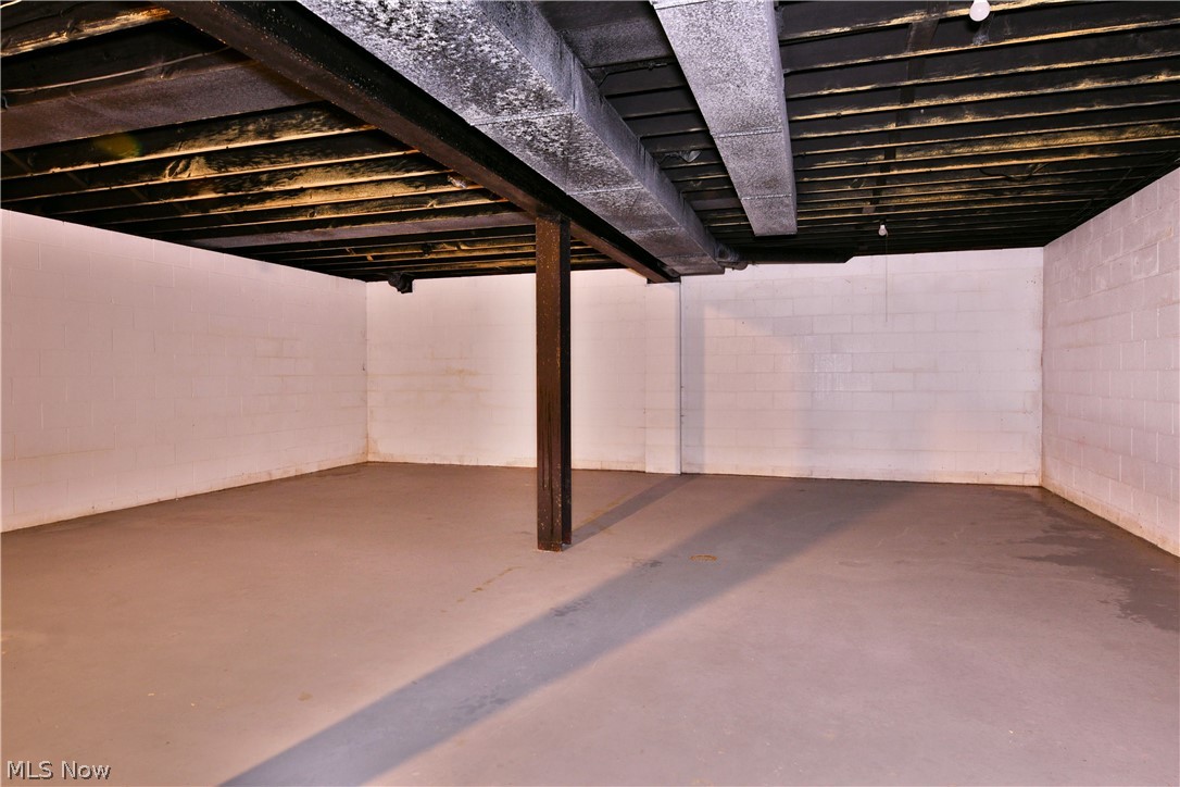 696 Valley View Drive Brookfield OH 44403