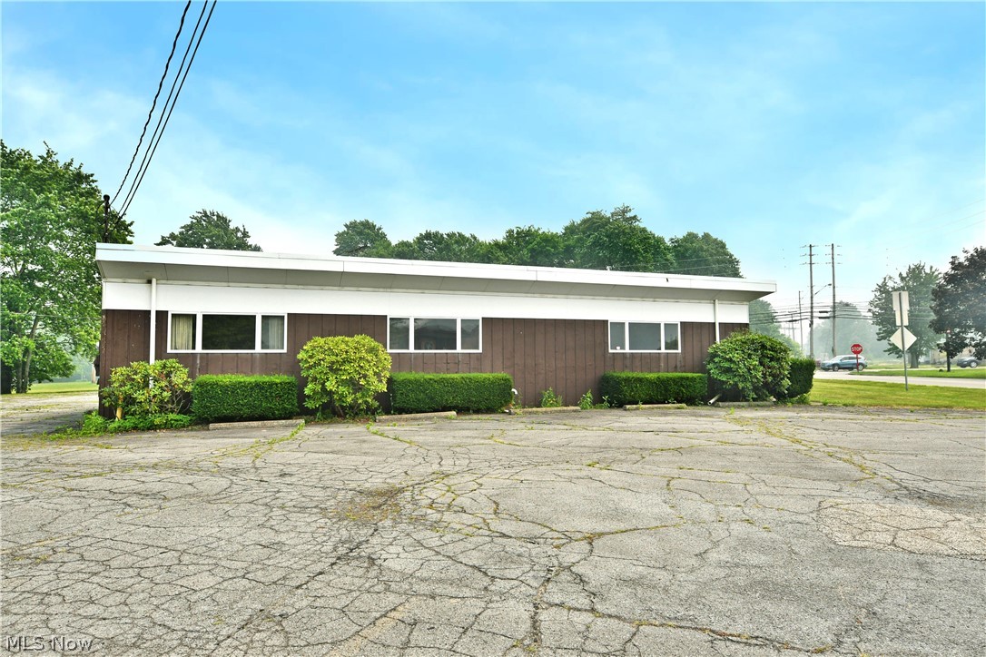 696 Valley View Drive Brookfield OH 44403