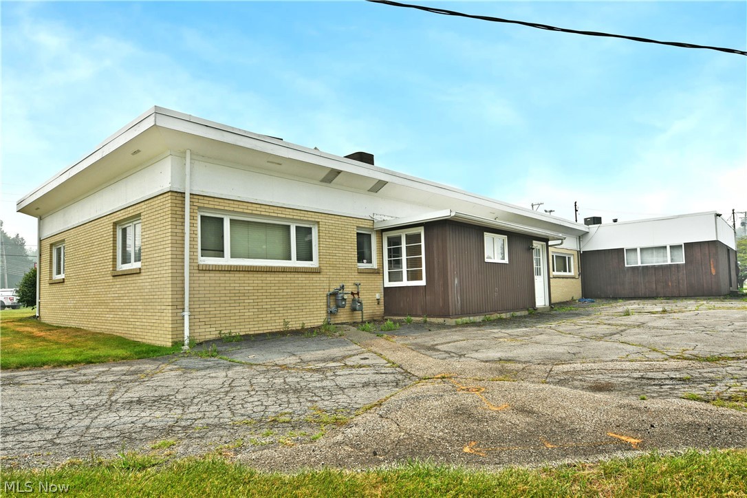 696 Valley View Drive Brookfield OH 44403