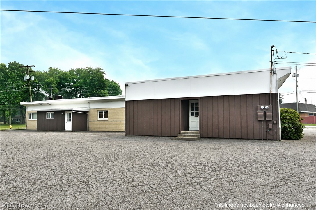 696 Valley View Drive Brookfield OH 44403