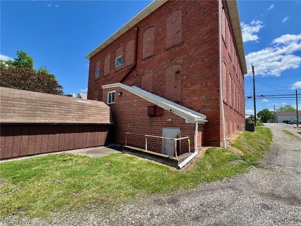 611 High Street NW Carrollton OH 44615