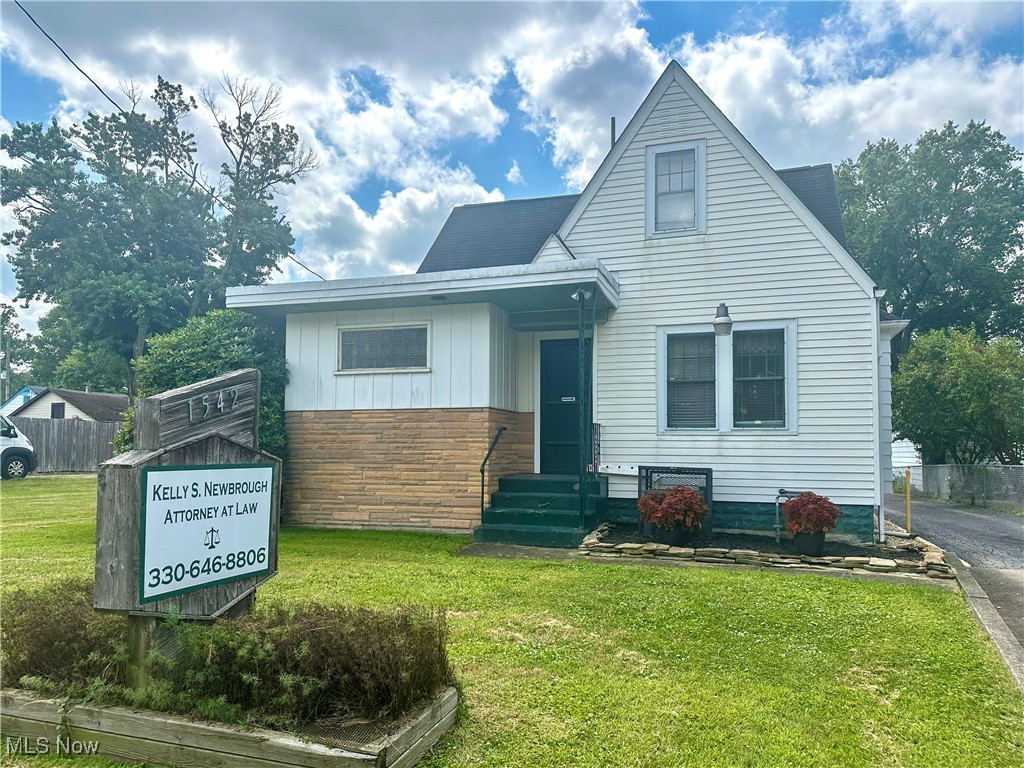1542 Woodland Street NE Warren OH 44483