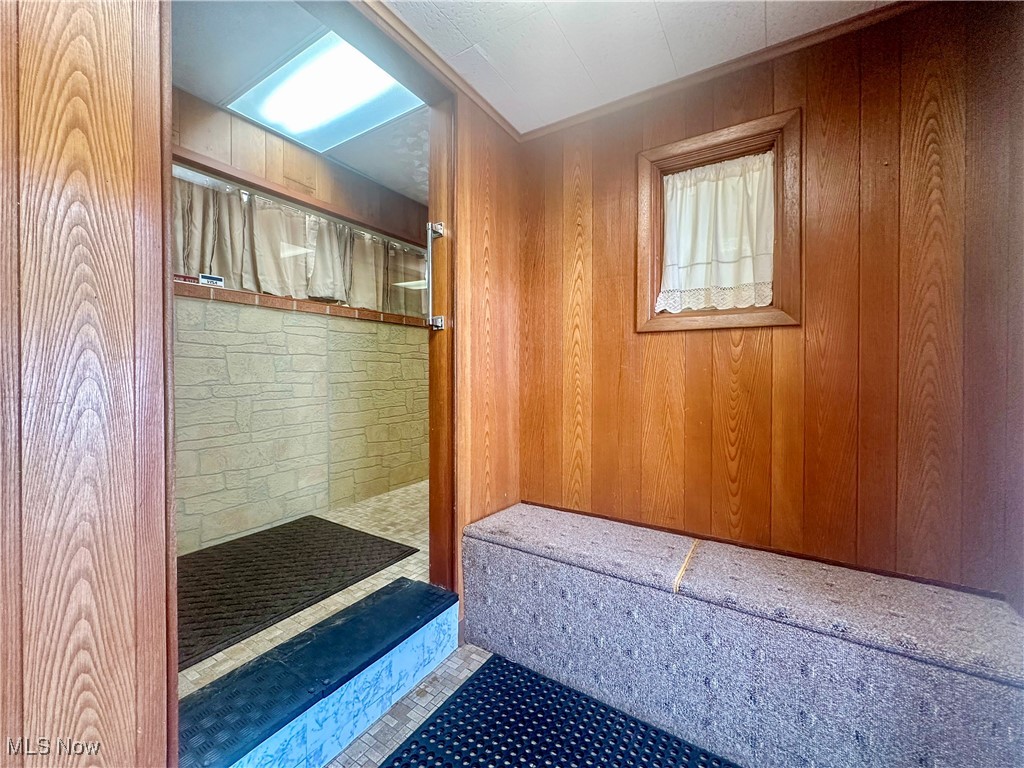 1542 Woodland Street NE Warren OH 44483